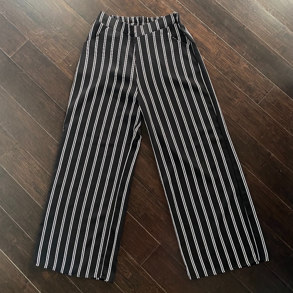 Tilly's palazzo pants, size S, black and white